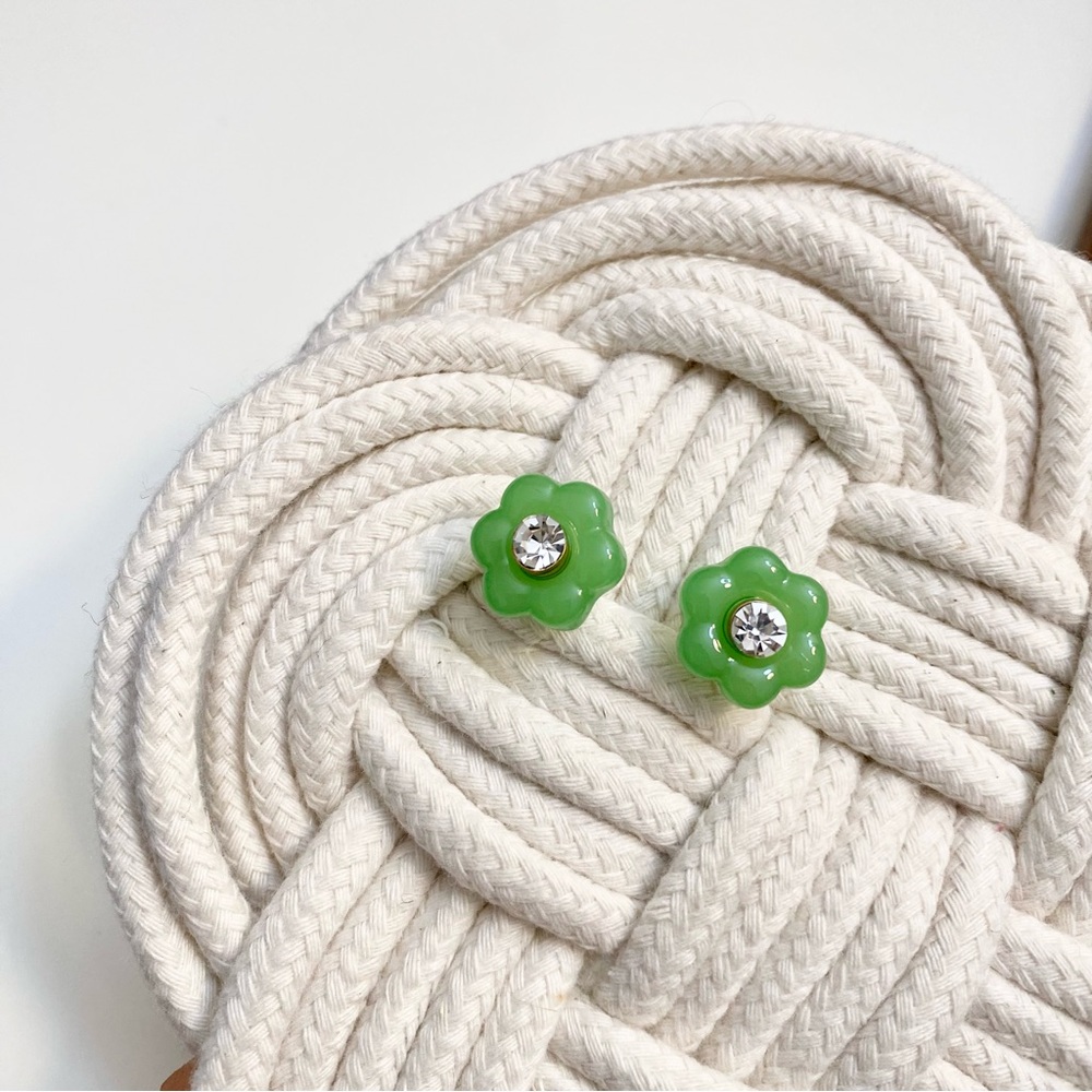 4/$15 Green Acrylic Daisy Flower Rhinestones Earrings Studs